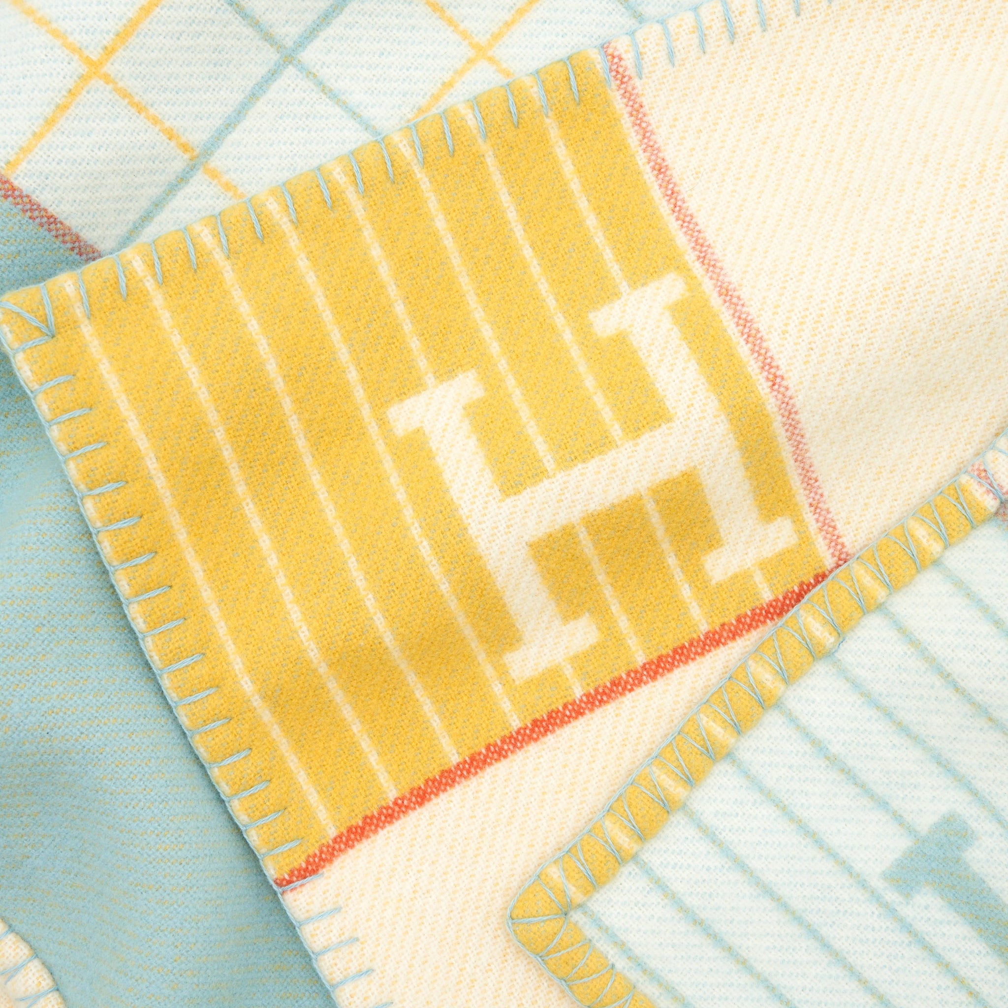 hermes-avalon-passe-passe-baby-blanket-miel