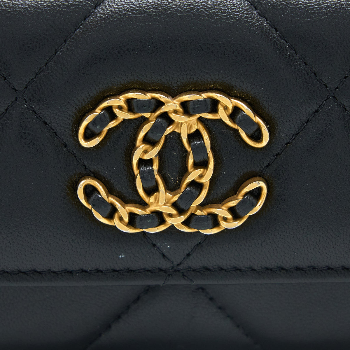chanel-19-flap-card-holder-with-chain-black-multicolor-hardware