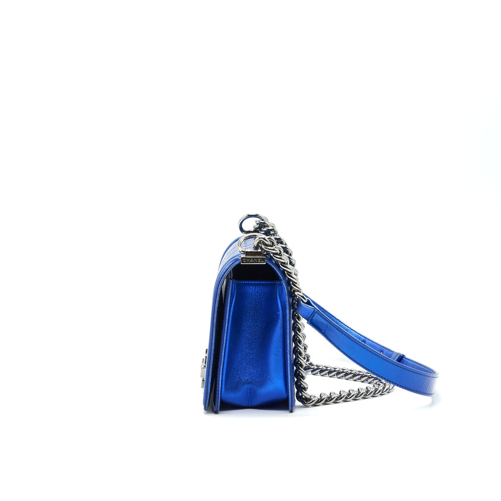 chanel-medium-le-boy-bag-metallic-blue-shw