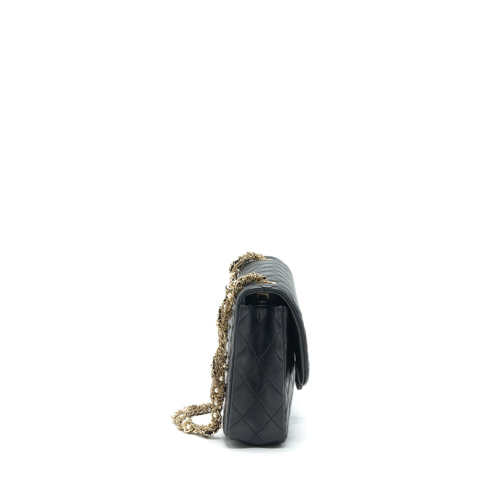 chanel-quilted-cc-pearl-logo-shoulder-flap-bag-with-chain