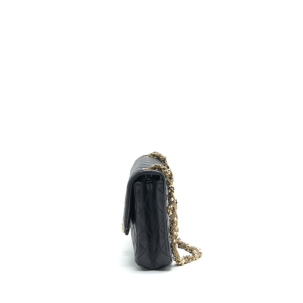 chanel-quilted-cc-pearl-logo-shoulder-flap-bag-with-chain