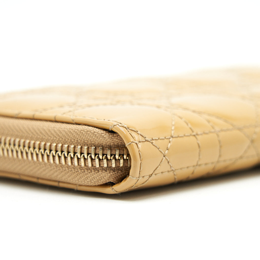 christian-dior-lady-dior-voyager-zip-wallet-beige-lghw