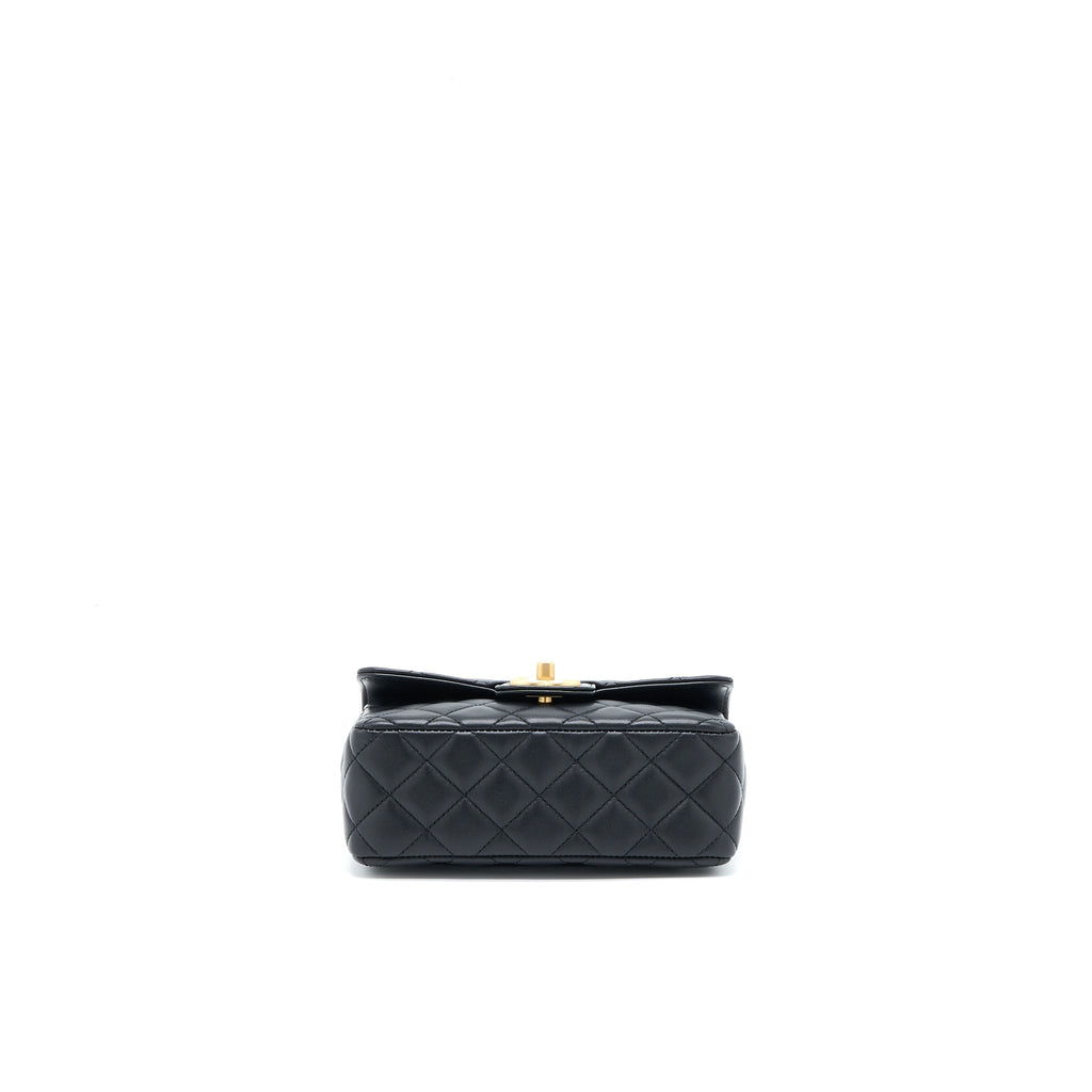 chanel-seasonal-flap-bag-with-detail-chain-lambskin-black-ghw-microchip