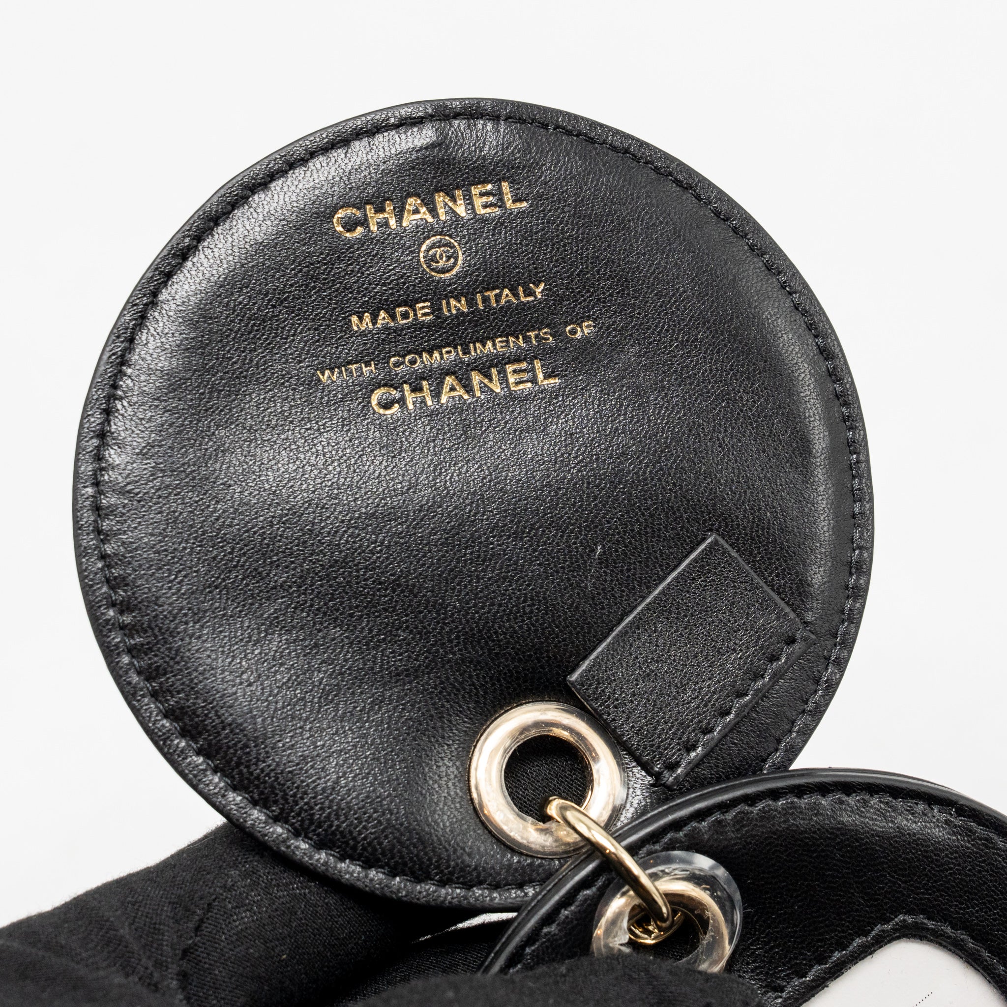 chanle-round-luggage-tag-lambskin-black-lghw