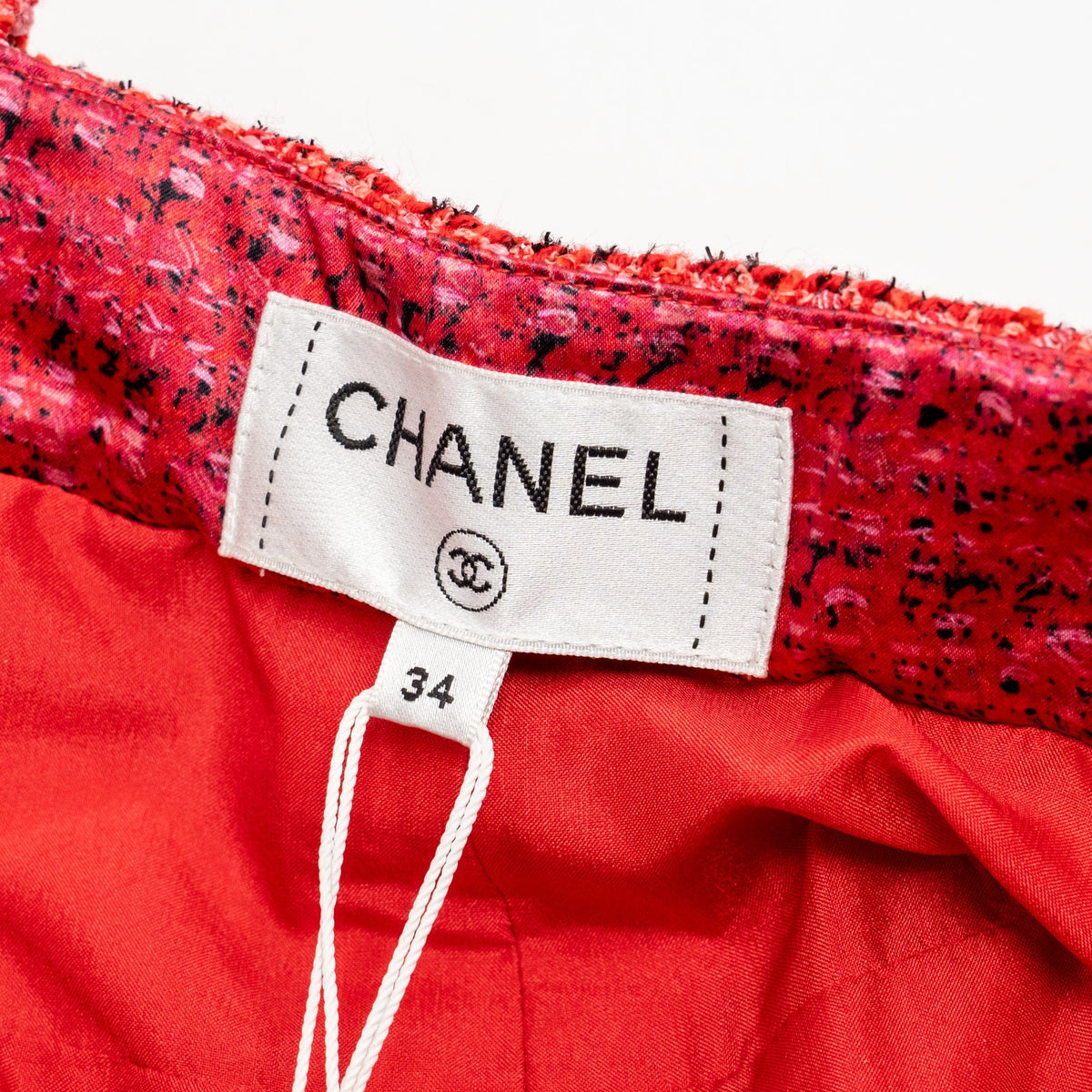 chanel-size-34-20p-shorts-tweed-red-ecru-black