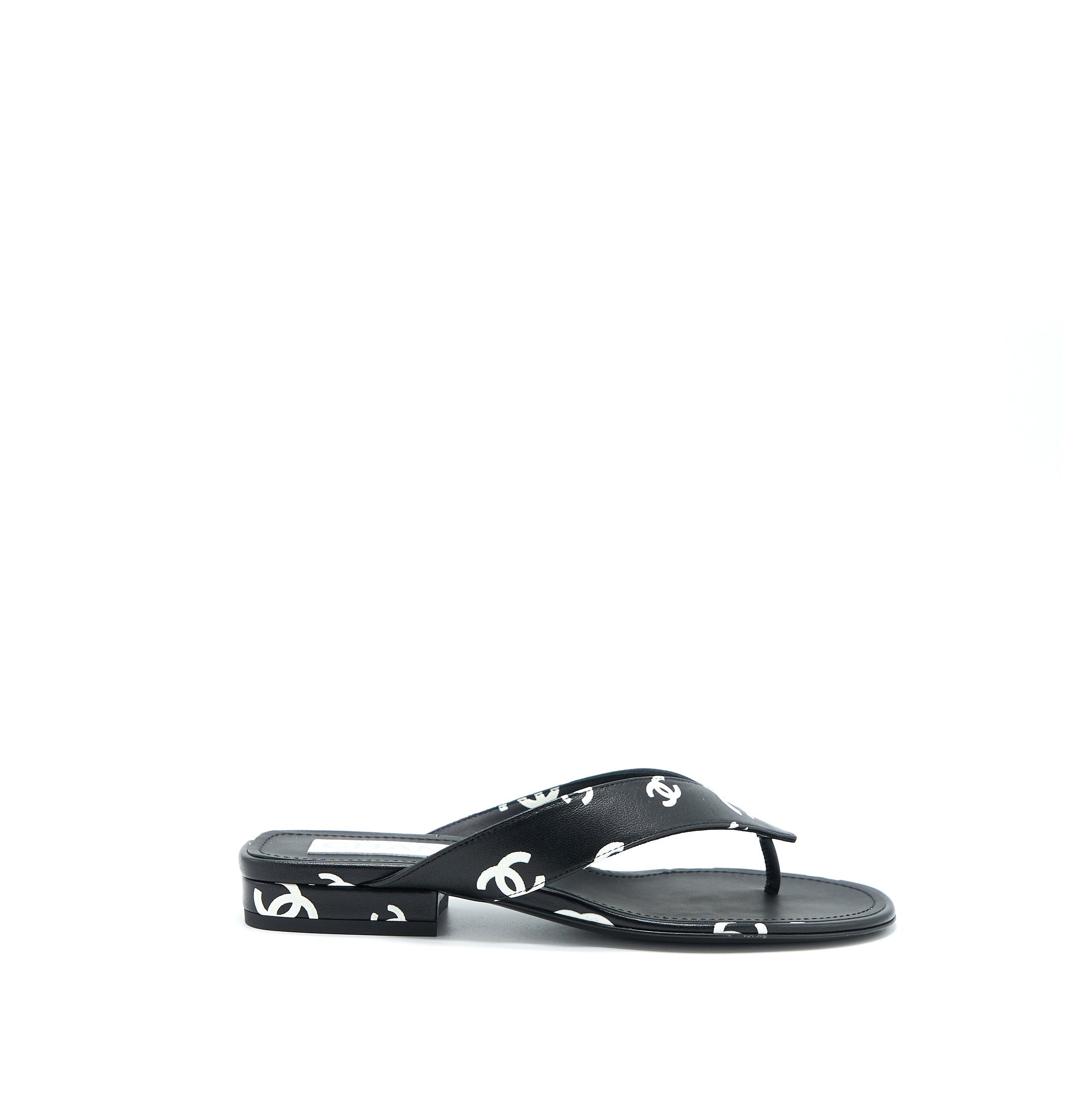 chanel-size-35-22s-cc-logo-flip-flops-black-white