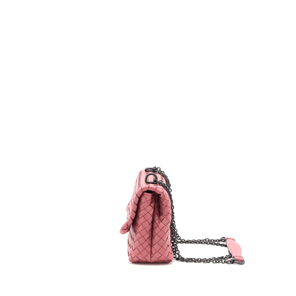 bottega-veneta-olympia-chain-bag-nappa-dark-pink-with-black-hardware