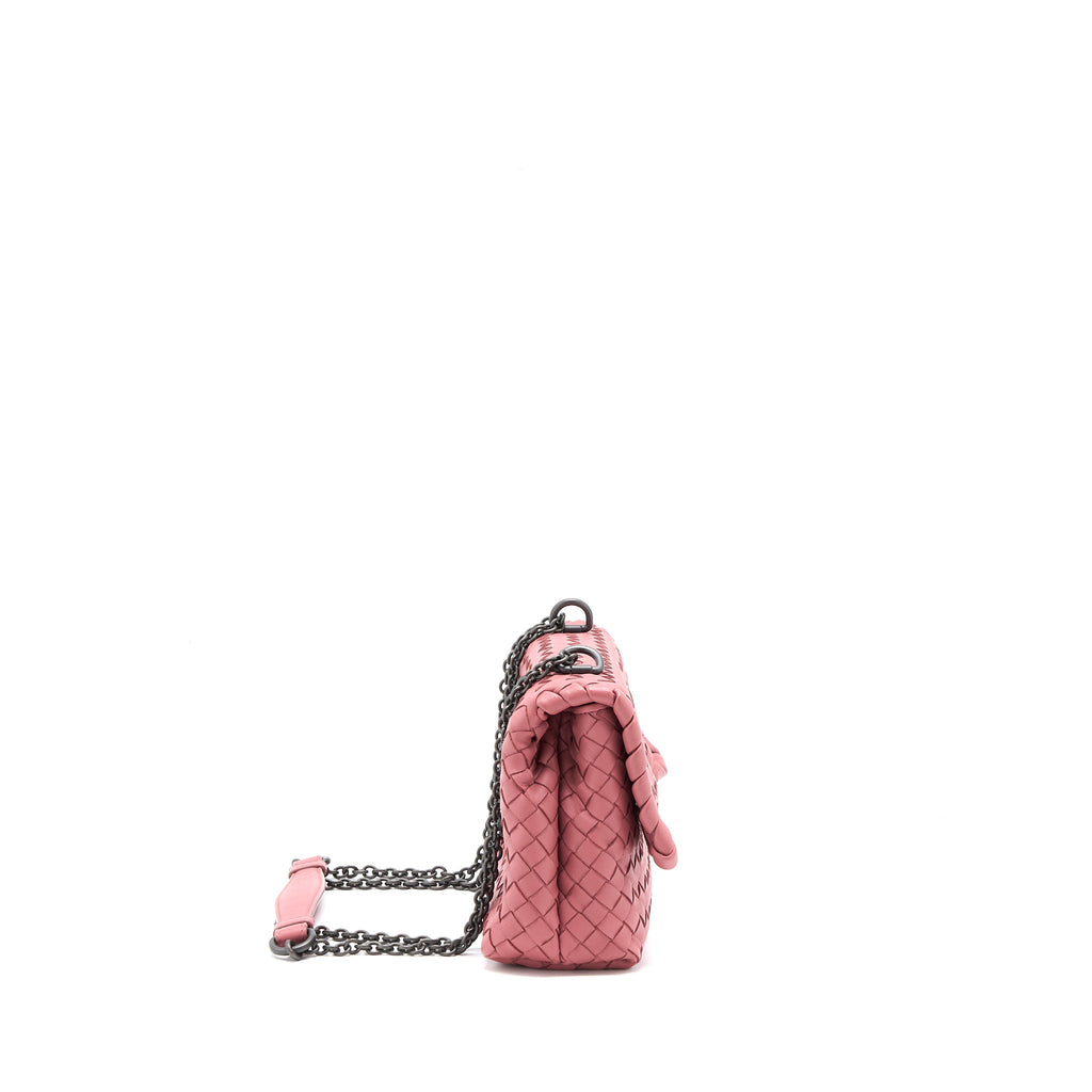 bottega-veneta-olympia-chain-bag-nappa-dark-pink-with-black-hardware
