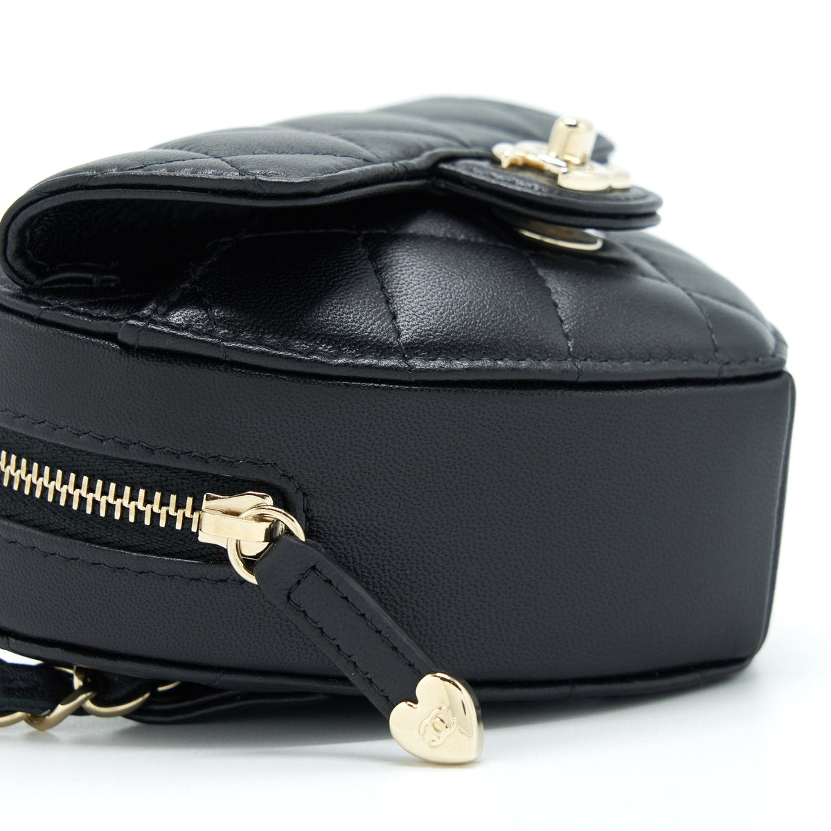 chanel-22s-heart-belt-bag-lambskin-black-lghw-1