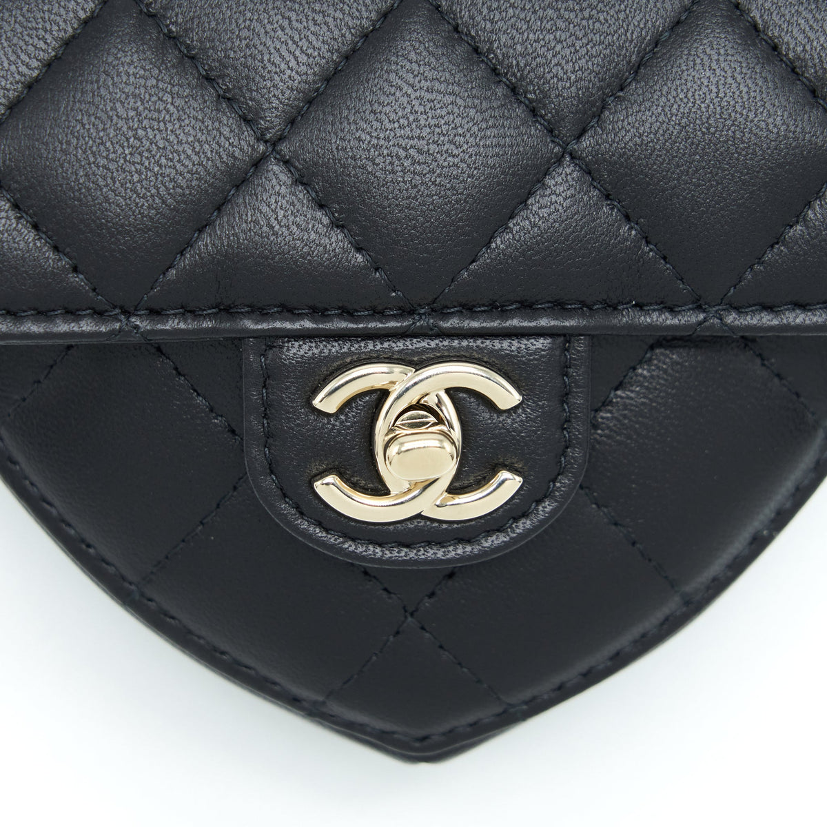chanel-22s-heart-belt-bag-lambskin-black-lghw-1
