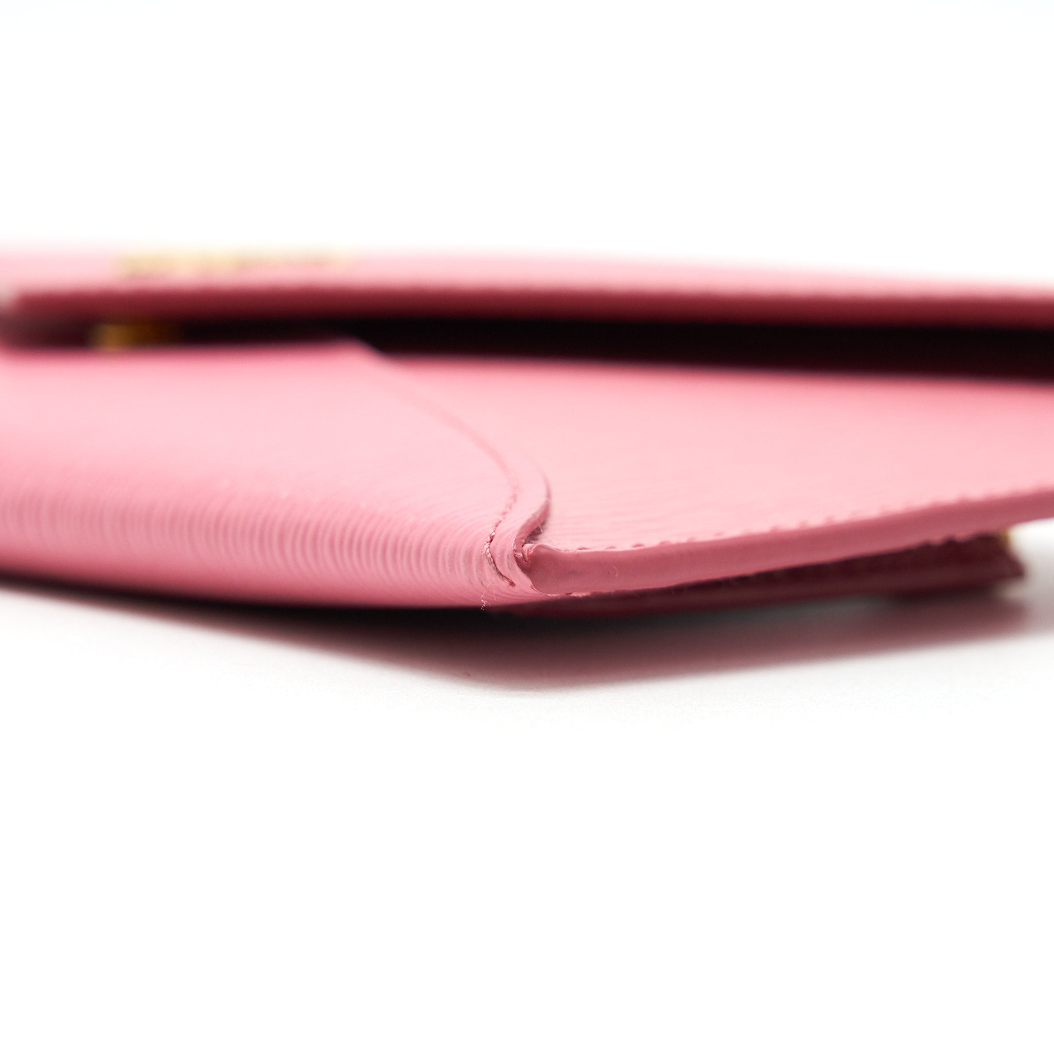 prada-saffiano-wallet-in-pink-ghw