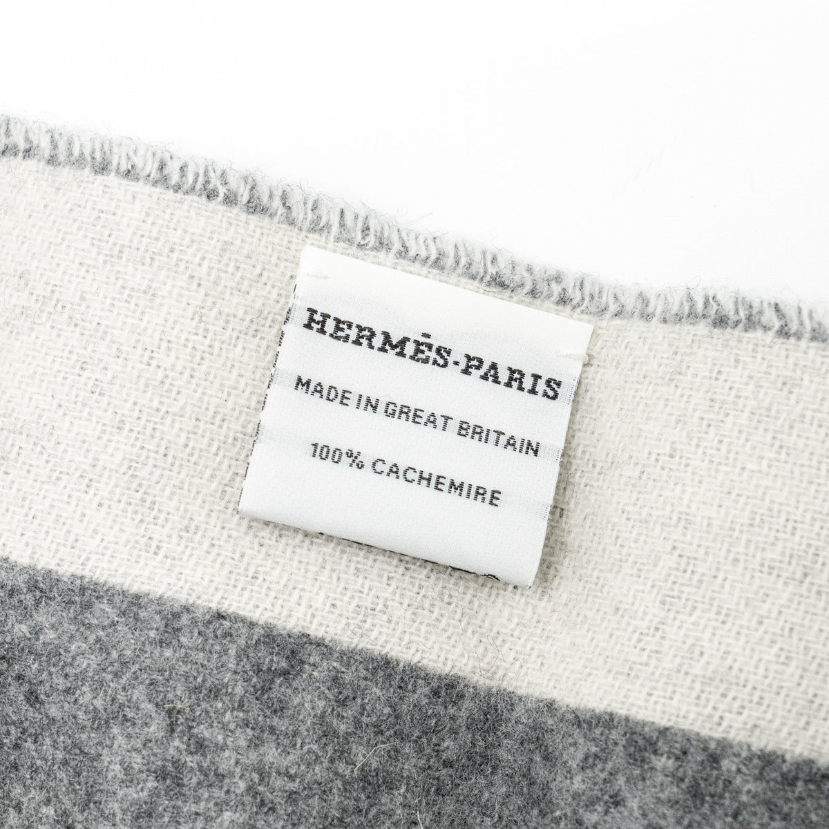 hermes-casque-love-story-muffler-cashmere-gris-clair-ivoire