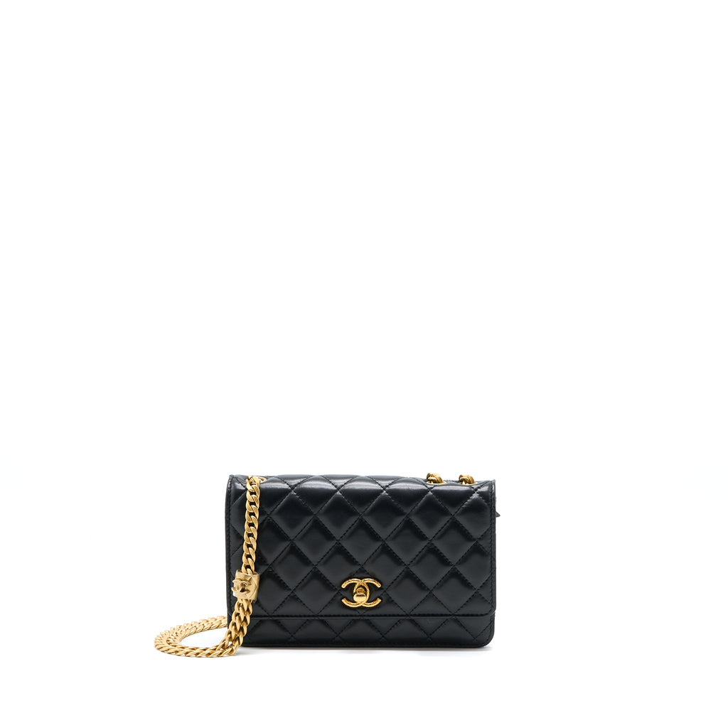 chanel-22k-gold-pillar-wallet-on-chain-lambskin-black-brushed-ghwmicrochip