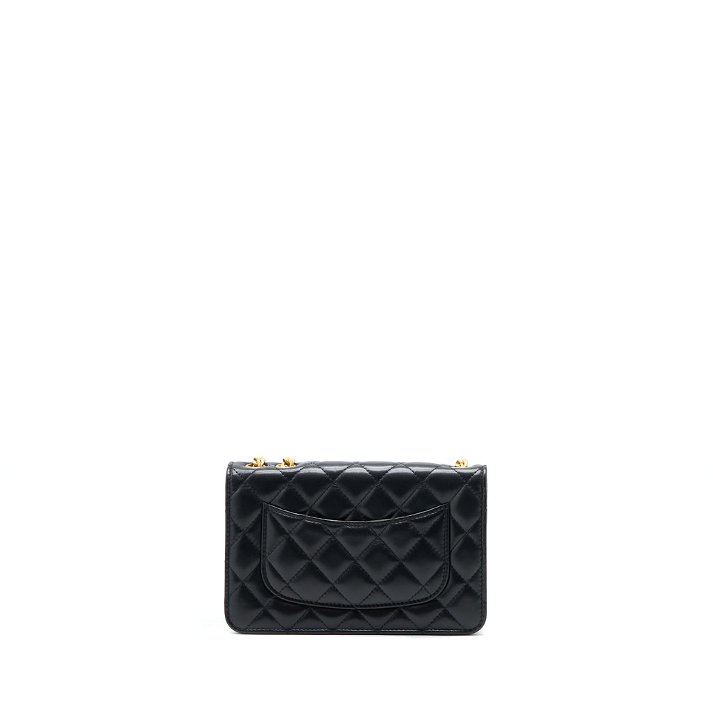 chanel-22k-gold-pillar-wallet-on-chain-lambskin-black-brushed-ghwmicrochip