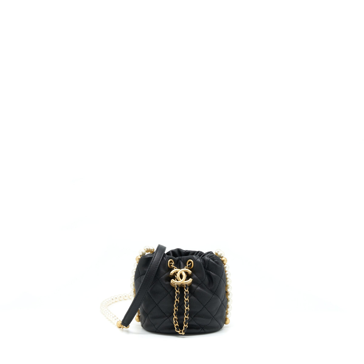 chanel-mini-bucket-bag-with-pearl-chain-lambskin-black-ghw