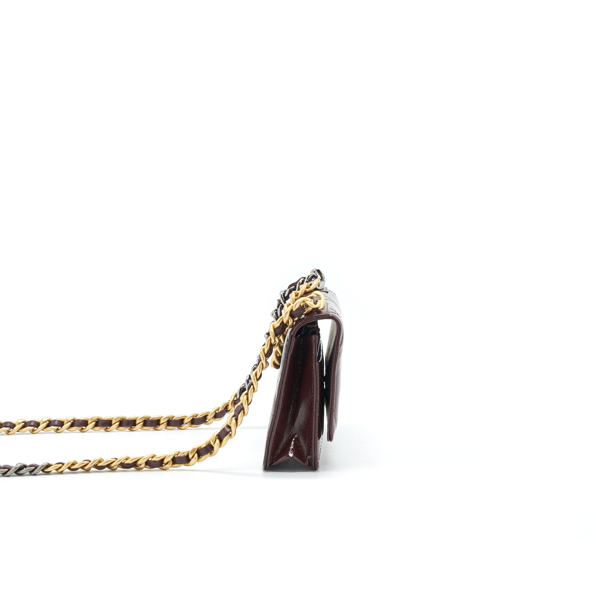 chanel-19-wallet-on-chain-burgundy