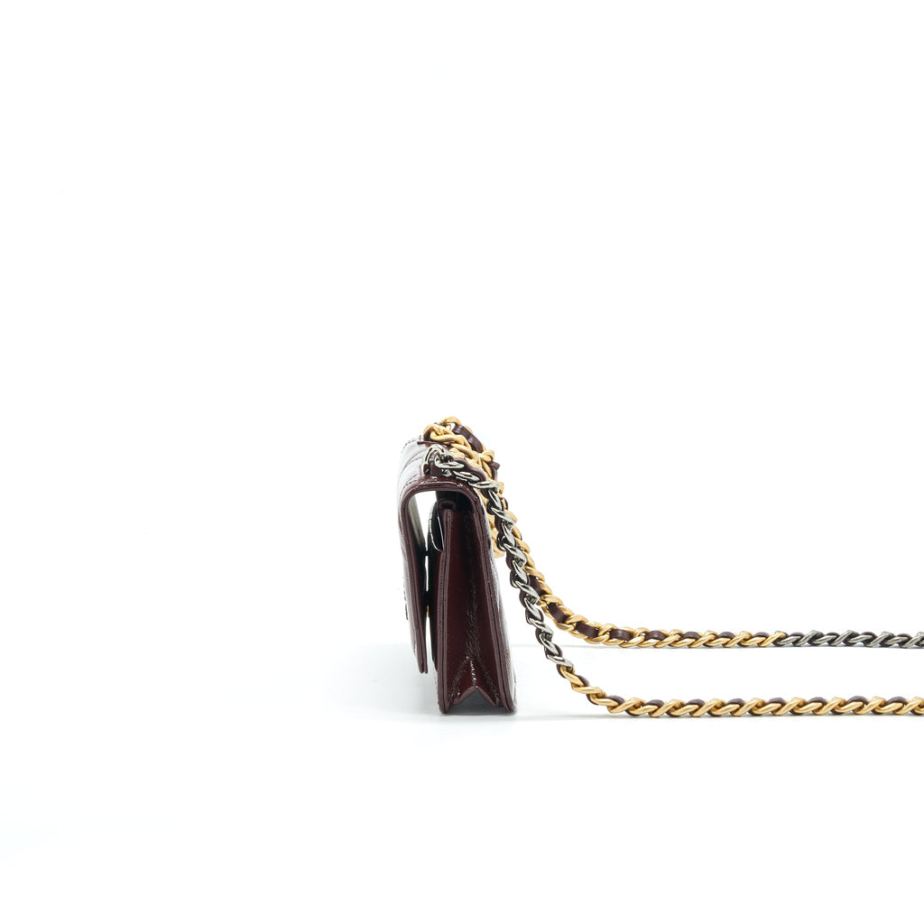 chanel-19-wallet-on-chain-burgundy