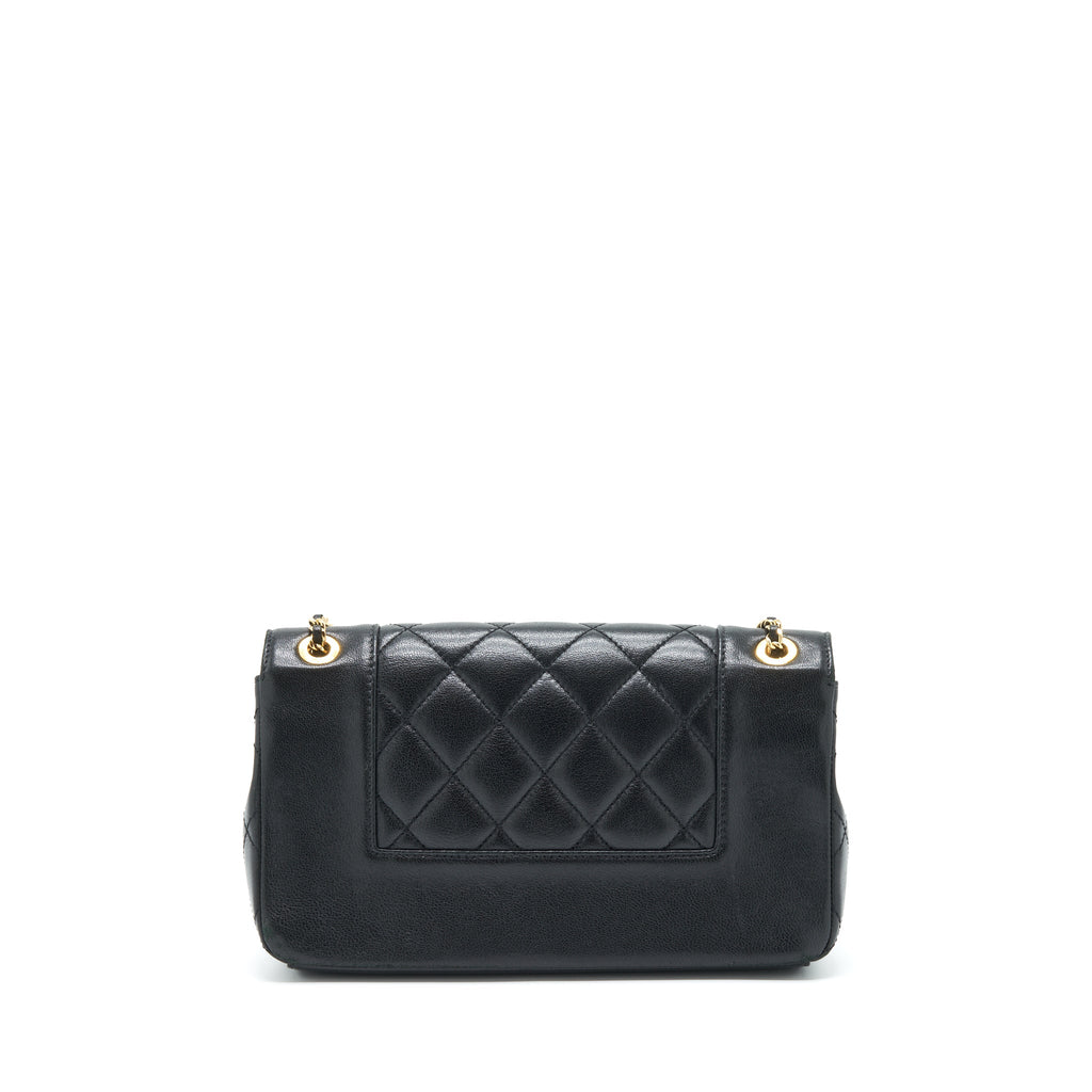 chanel-cc-logo-flap-bag-lambskin-black-ghw