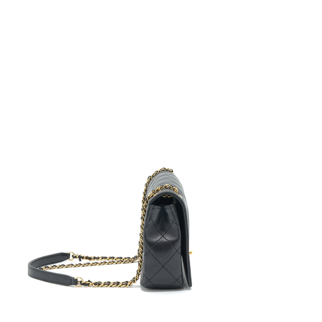 chanel-cc-logo-flap-bag-lambskin-black-ghw