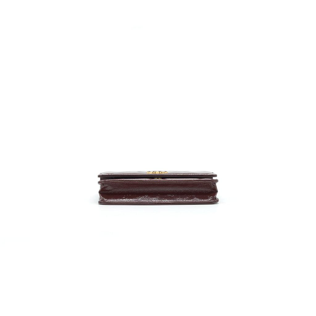 chanel-19-wallet-on-chain-burgundy