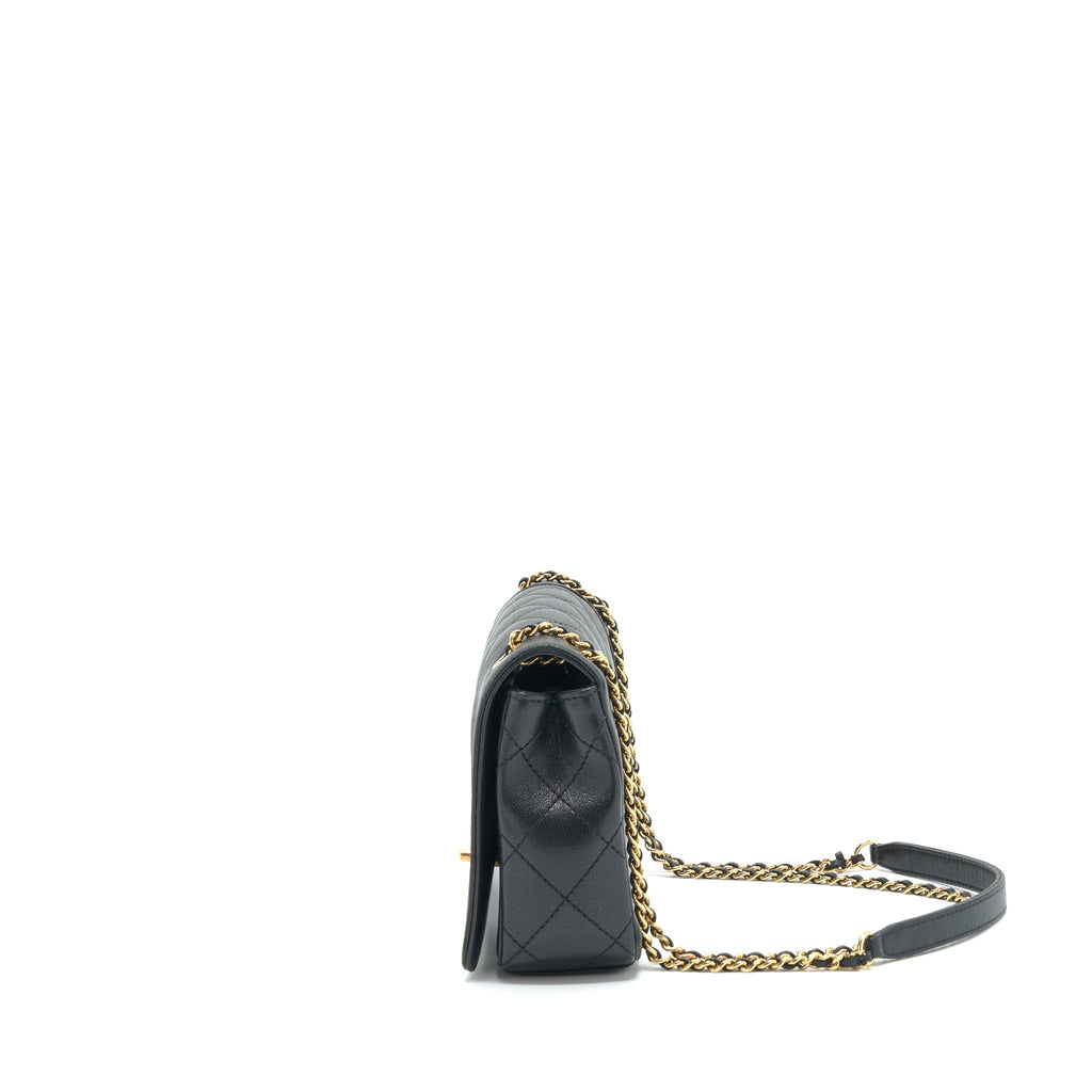 chanel-cc-logo-flap-bag-lambskin-black-ghw