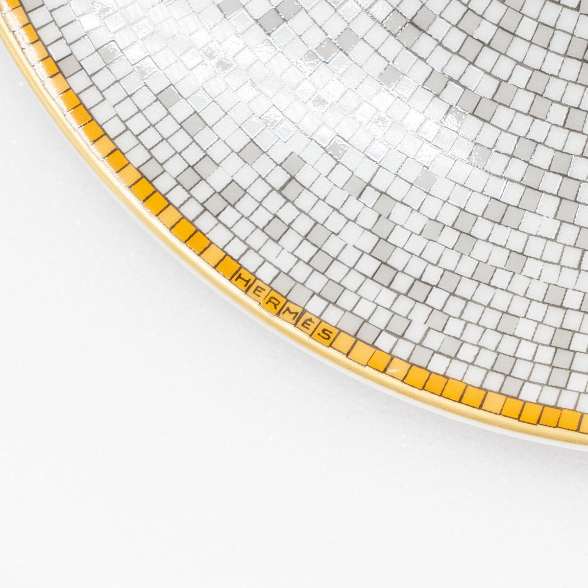 hermes-mosaique-au-24-gold-bread-and-butter-plates-2-in-a-set