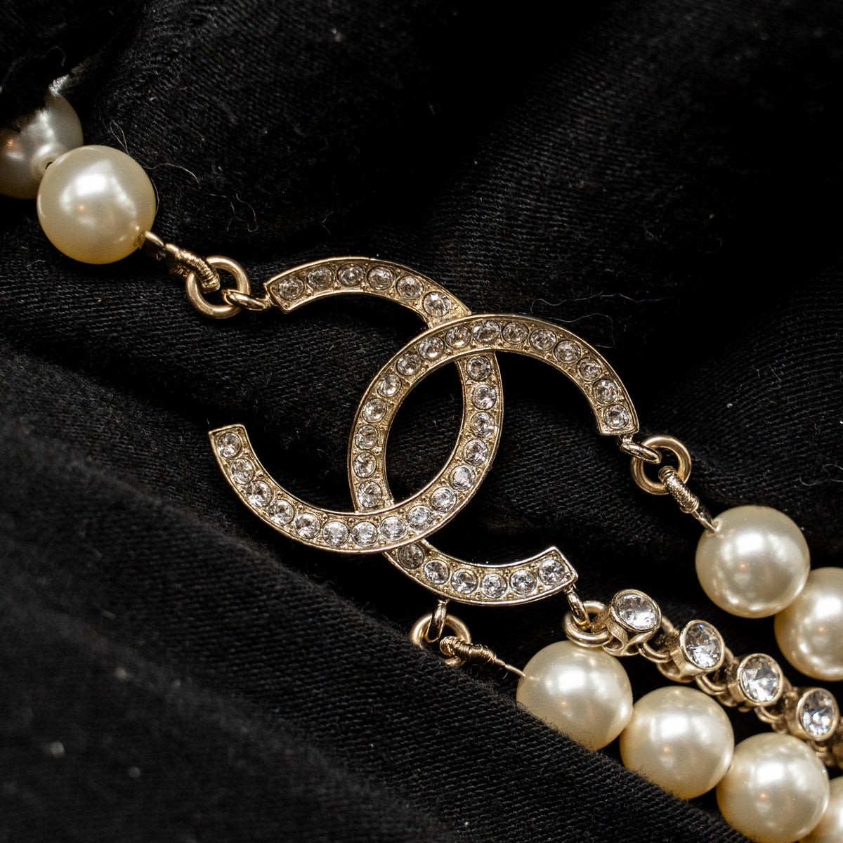 chanel-hair-tie-black-white