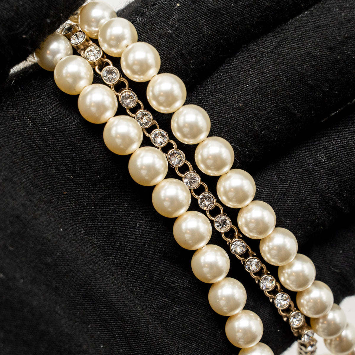 chanel-hair-tie-black-white