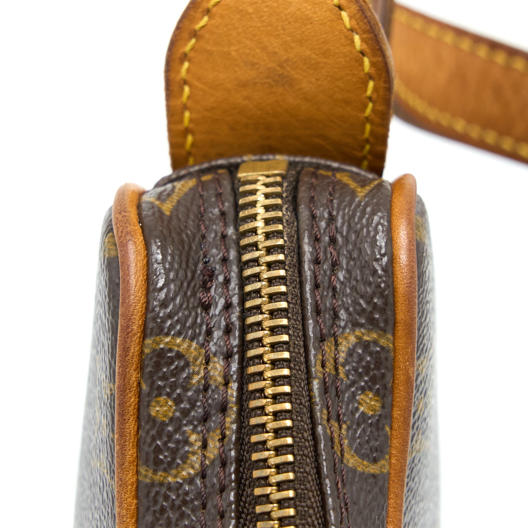 louis-vuitton-vintage-shoulder-bag-monogram-canvas-ghw-1