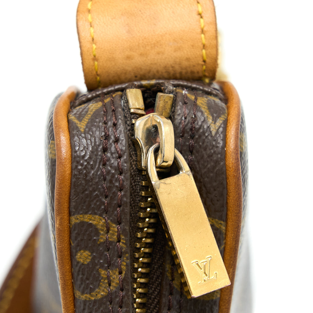 louis-vuitton-vintage-shoulder-bag-monogram-canvas-ghw-1