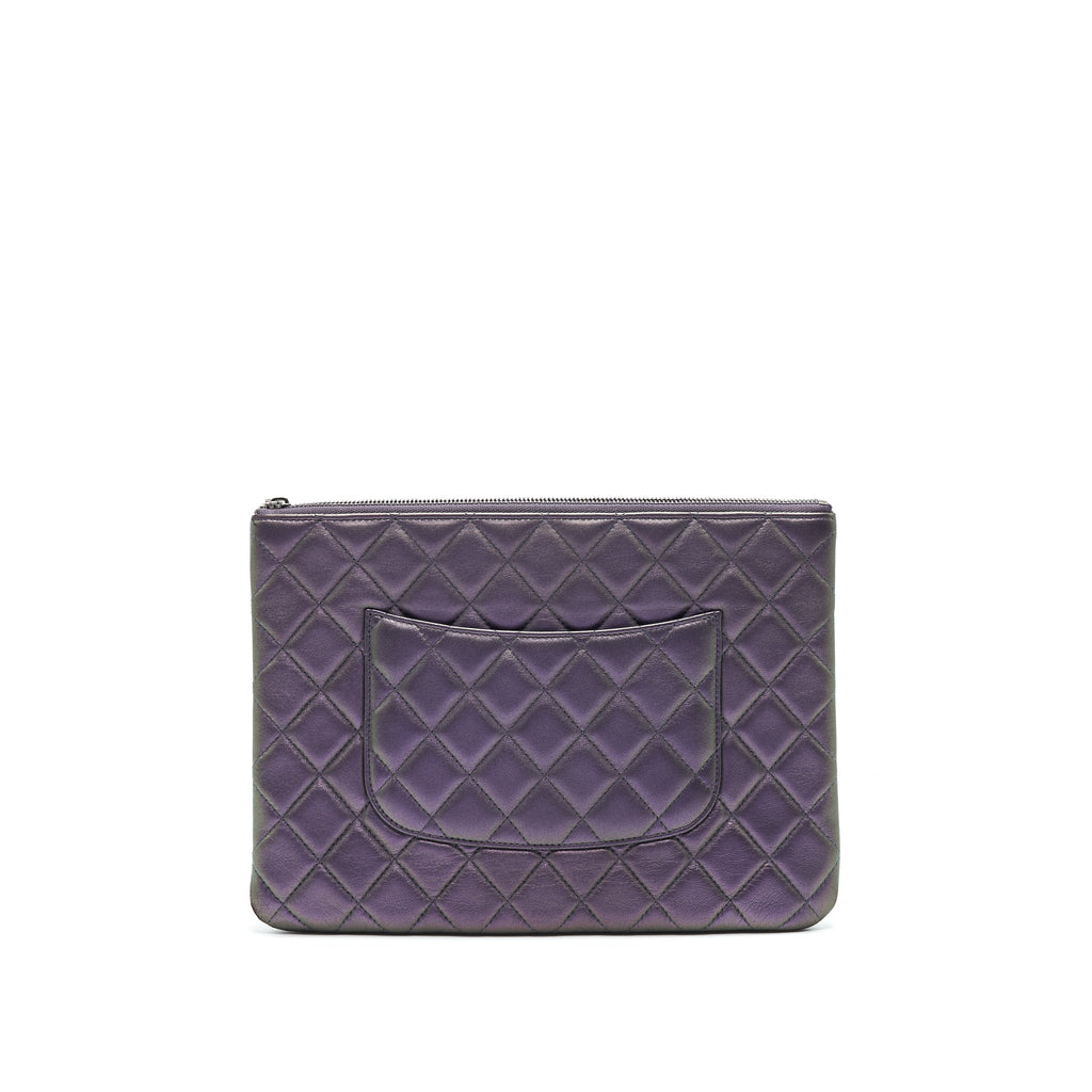 chanel-quilted-leather-clutch-bag-in-metallic-purple