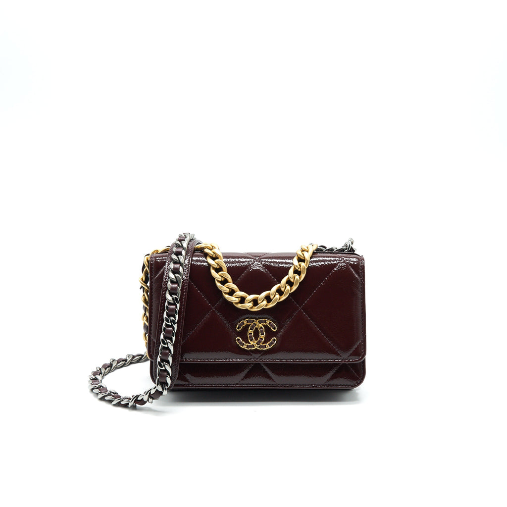 chanel-19-wallet-on-chain-burgundy