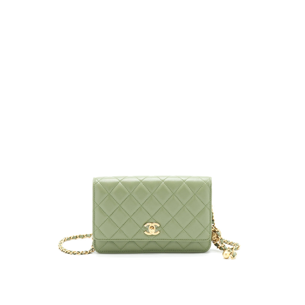 chanel-21b-green-ghw-pearl-crush-wallet-on-chain