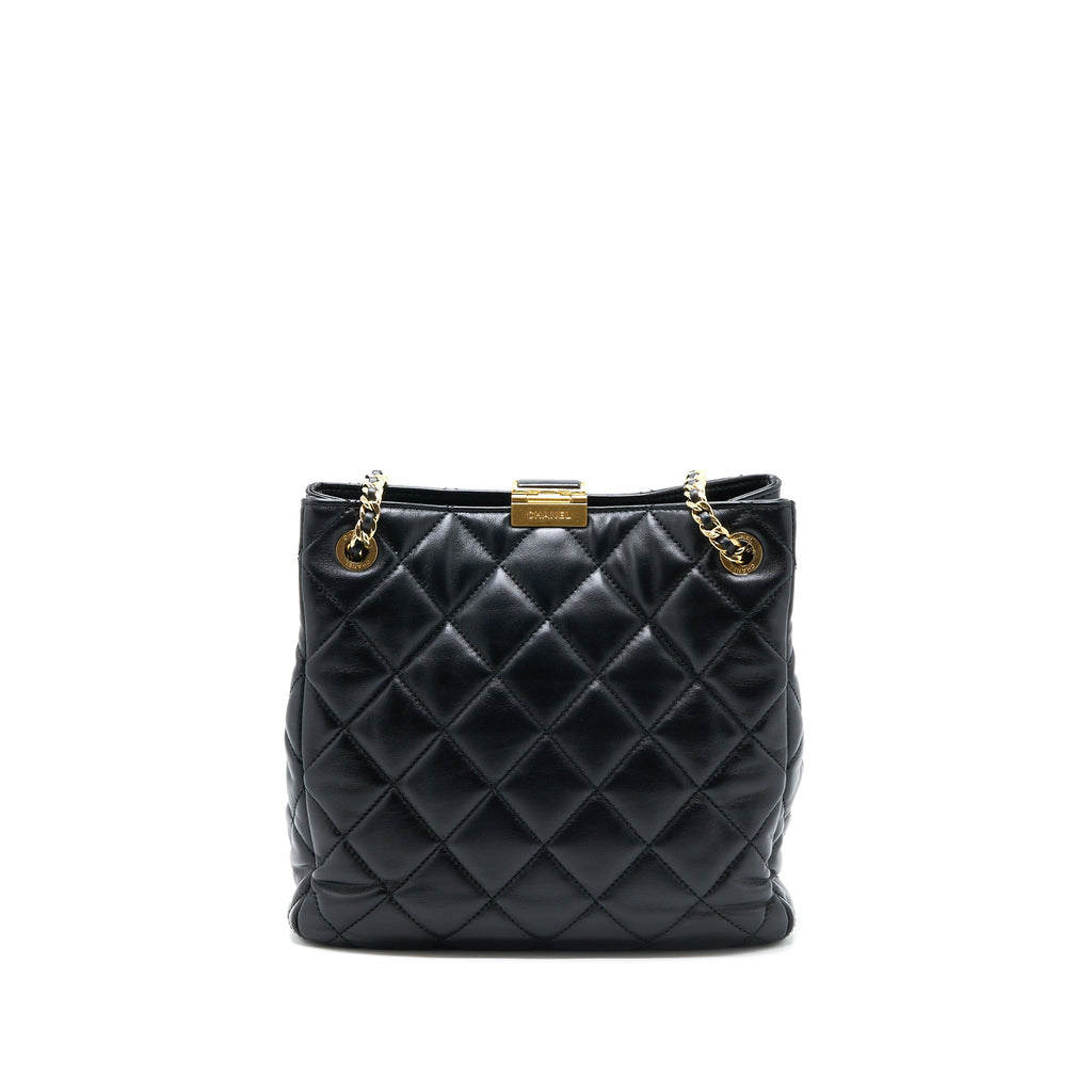 chanel-seasonal-tote-bag-lambskin-black-brushed-ghwmicrochip