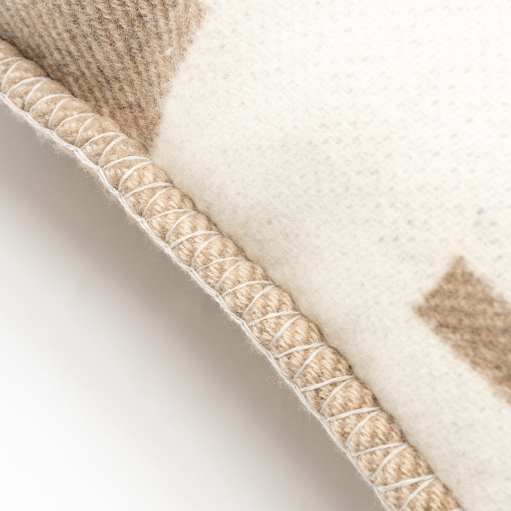 hermes-avalon-vibration-pillow-small-model-ecru-natural