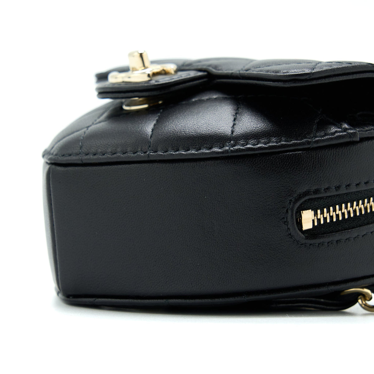 chanel-22s-heart-belt-bag-lambskin-black-lghw-5