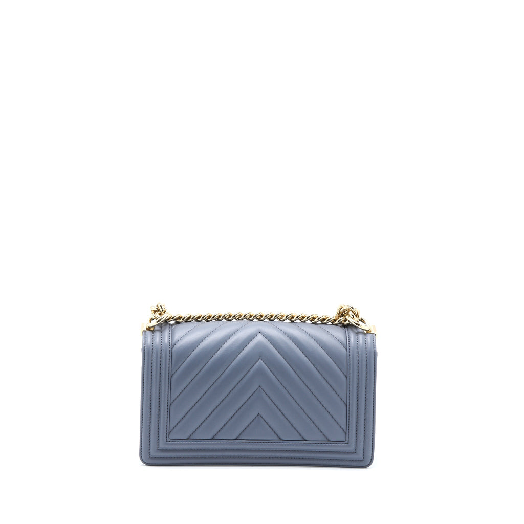 chanel-medium-boy-bag-chevron-lambskin-grey-lghw