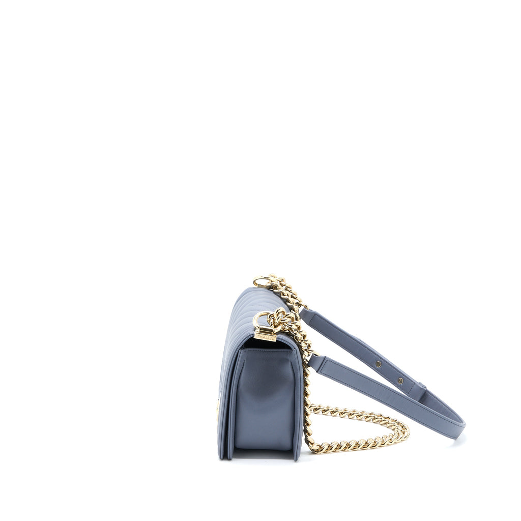 chanel-medium-boy-bag-chevron-lambskin-grey-lghw