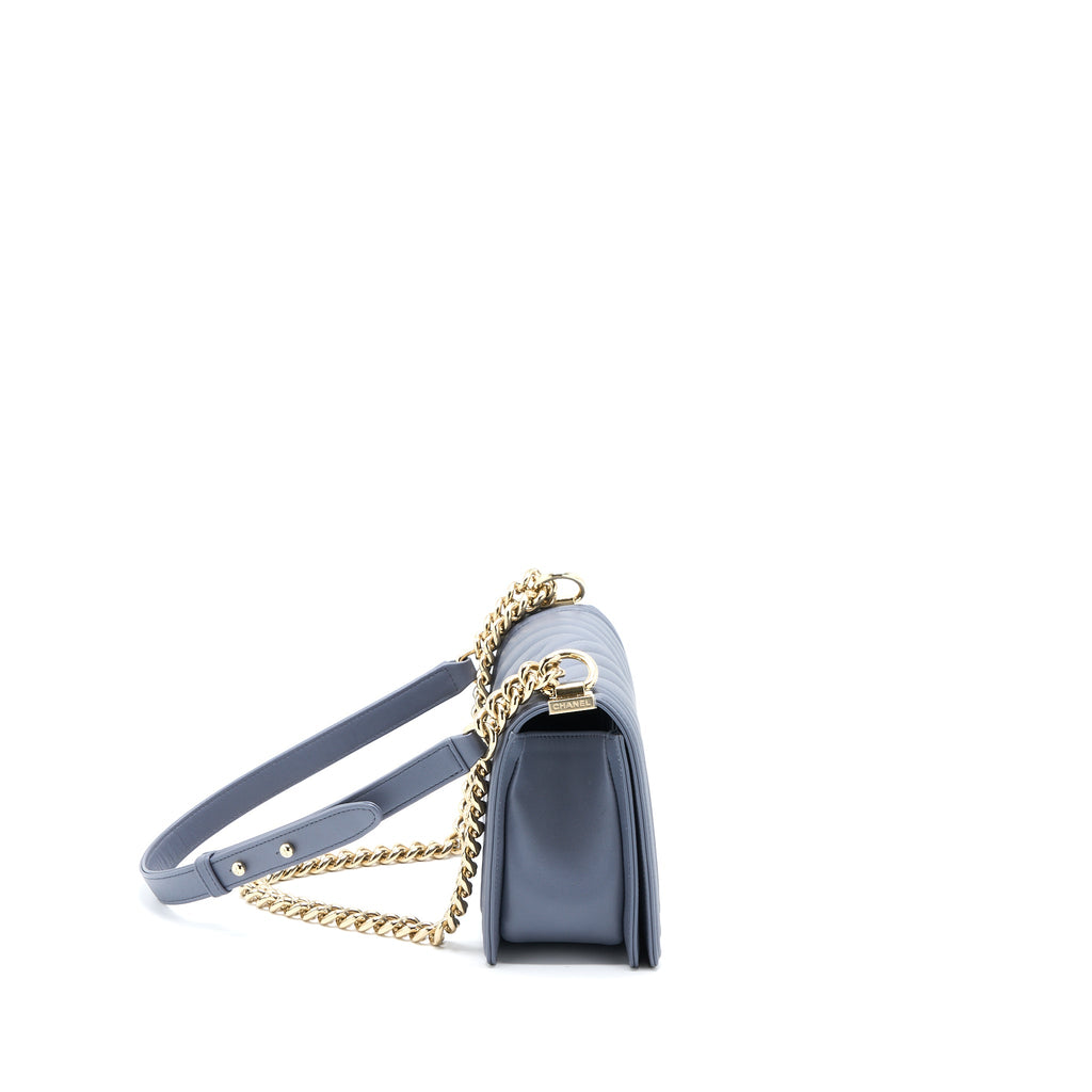chanel-medium-boy-bag-chevron-lambskin-grey-lghw