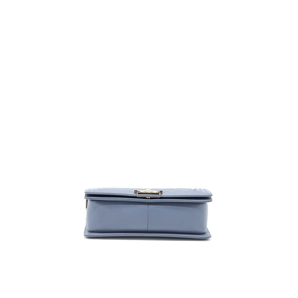chanel-medium-boy-bag-chevron-lambskin-grey-lghw