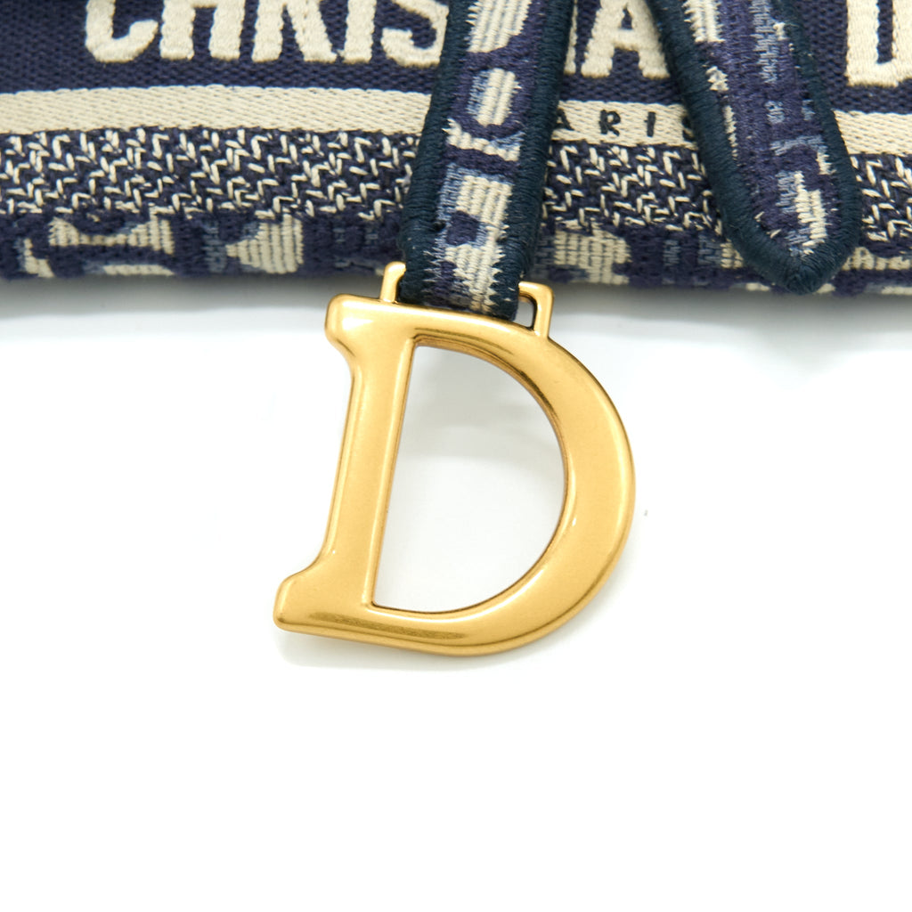 dior-saddle-slim-pouch-blue-dior-oblique-embroidery