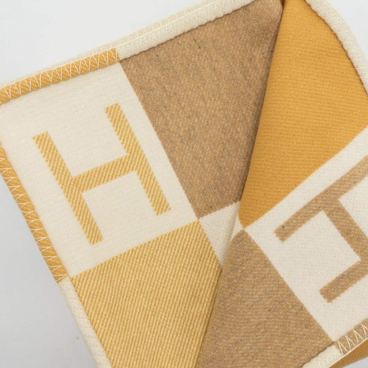 hermes-avalon-vibration-throw-blanket-wool-cashmere-tisane