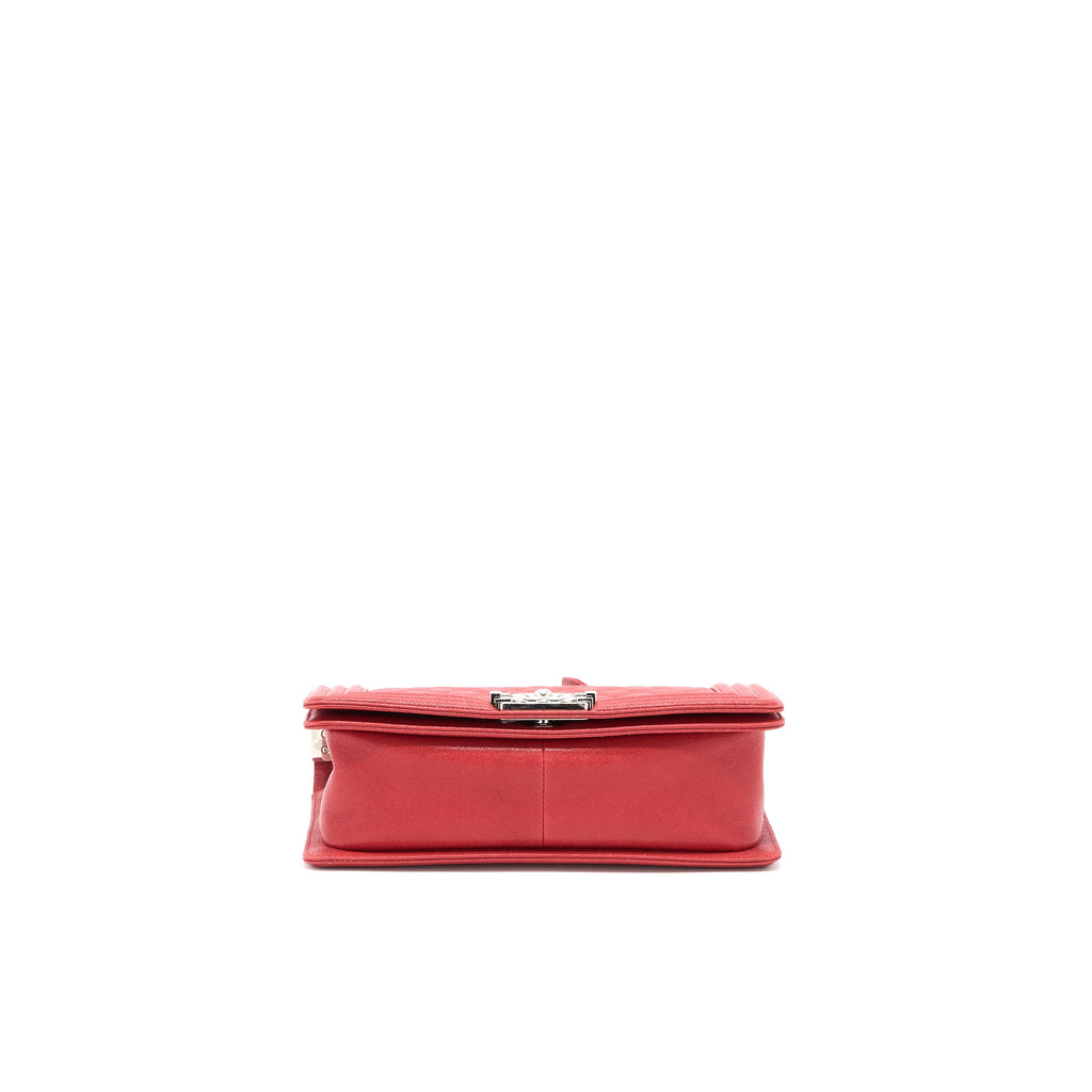chanel-medium-boy-bag-grained-calfskin-red-shw