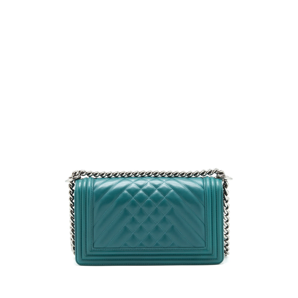 chanel-medium-boy-lambskin-green-shw