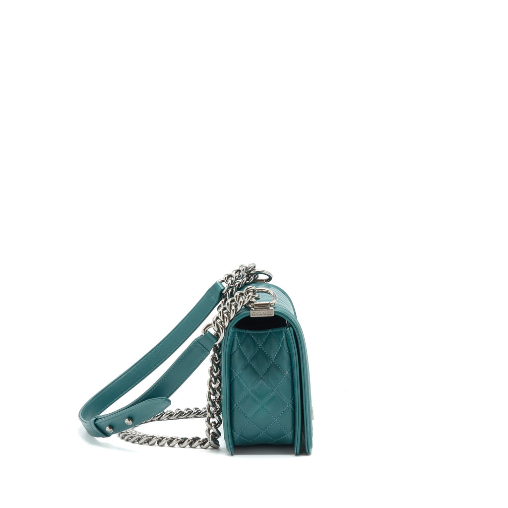 chanel-medium-boy-lambskin-green-shw