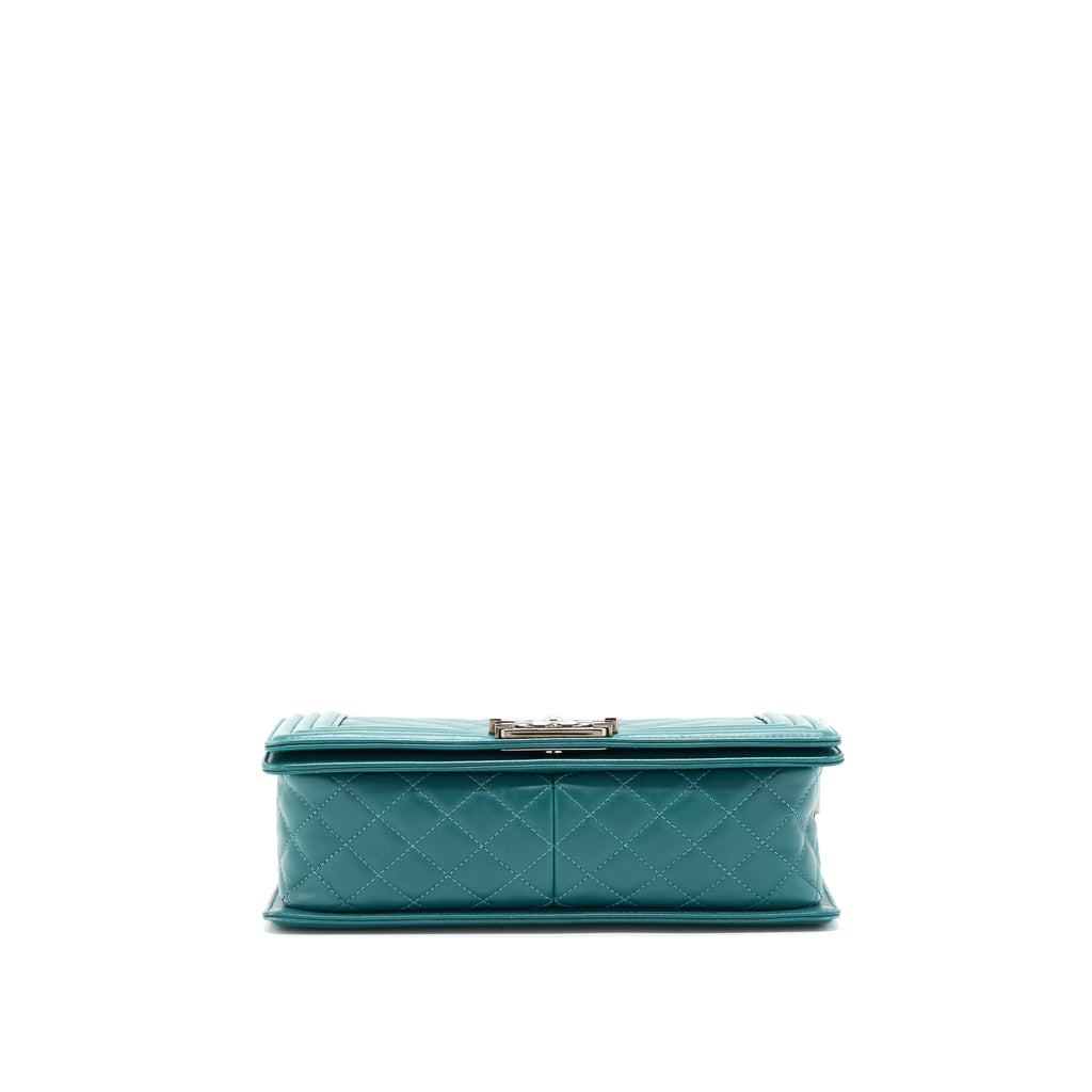 chanel-medium-boy-lambskin-green-shw
