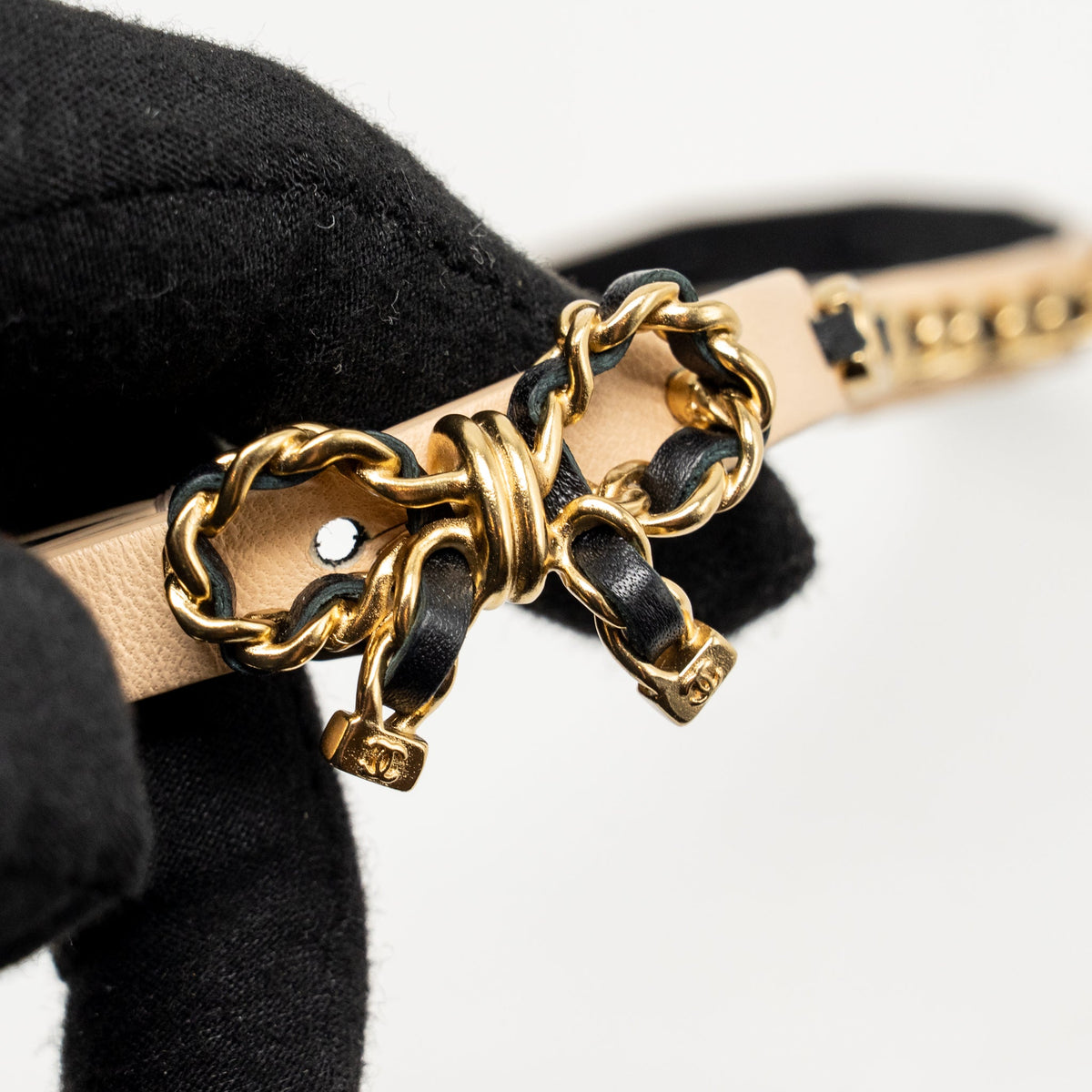 chanel-size-75-bow-chain-belt-leather-beige-black-gold-tone-copy