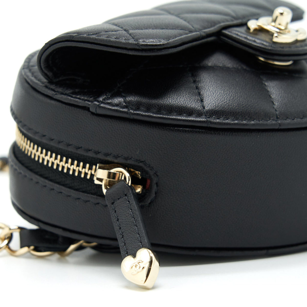 chanel-22s-heart-belt-bag-lambskin-black-lghw-2