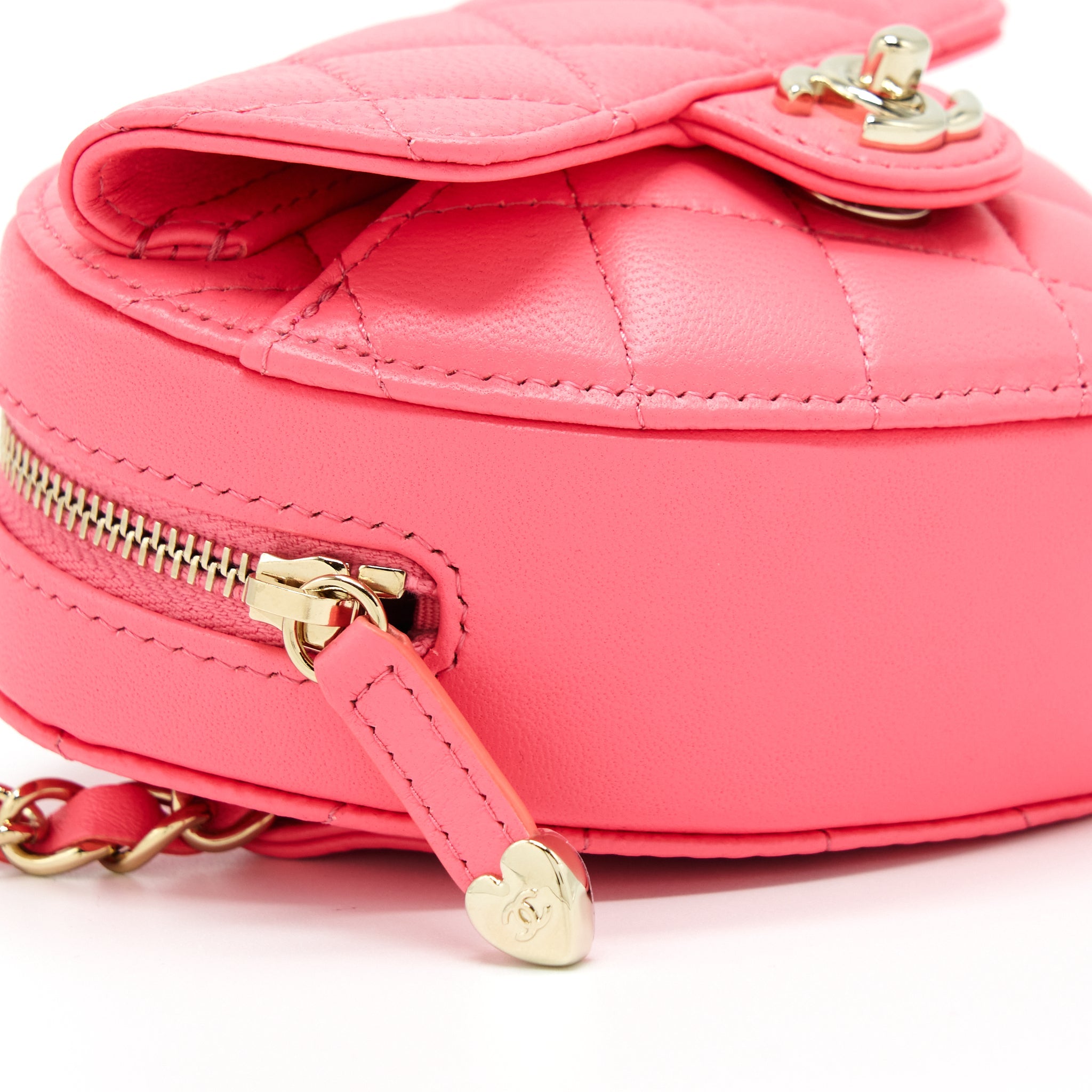 chanel-22s-heart-belt-bag-lambskin-pink-lghw