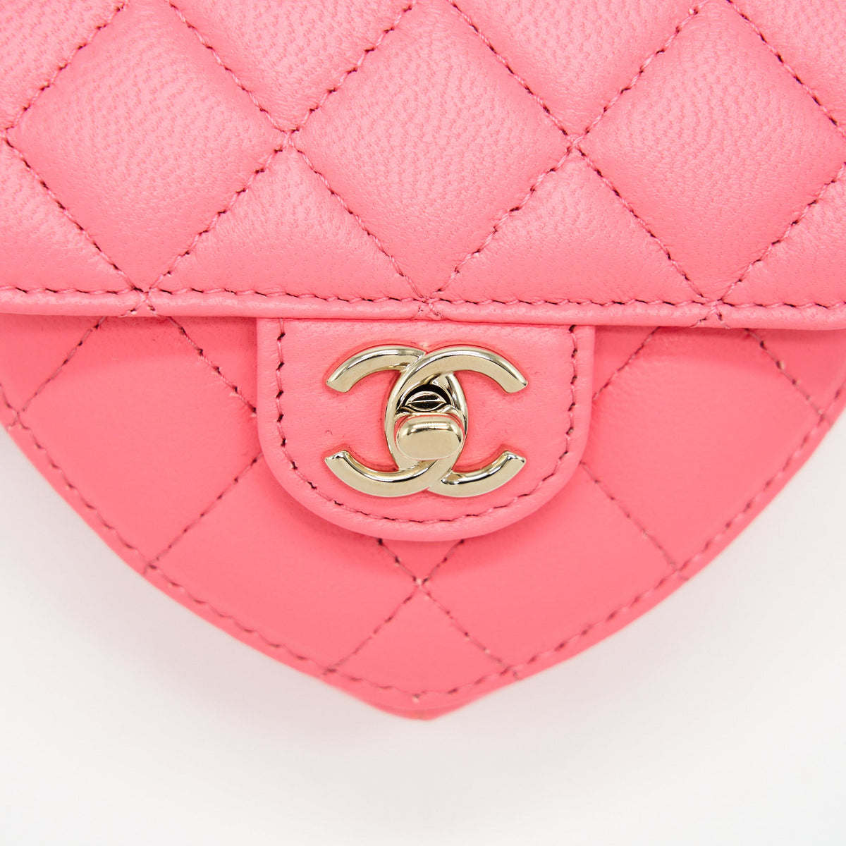 chanel-22s-heart-belt-bag-lambskin-pink-lghw